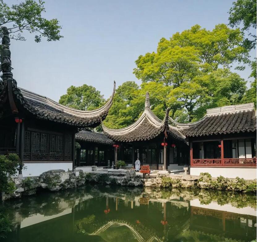 丽江古城梦碎餐饮有限公司